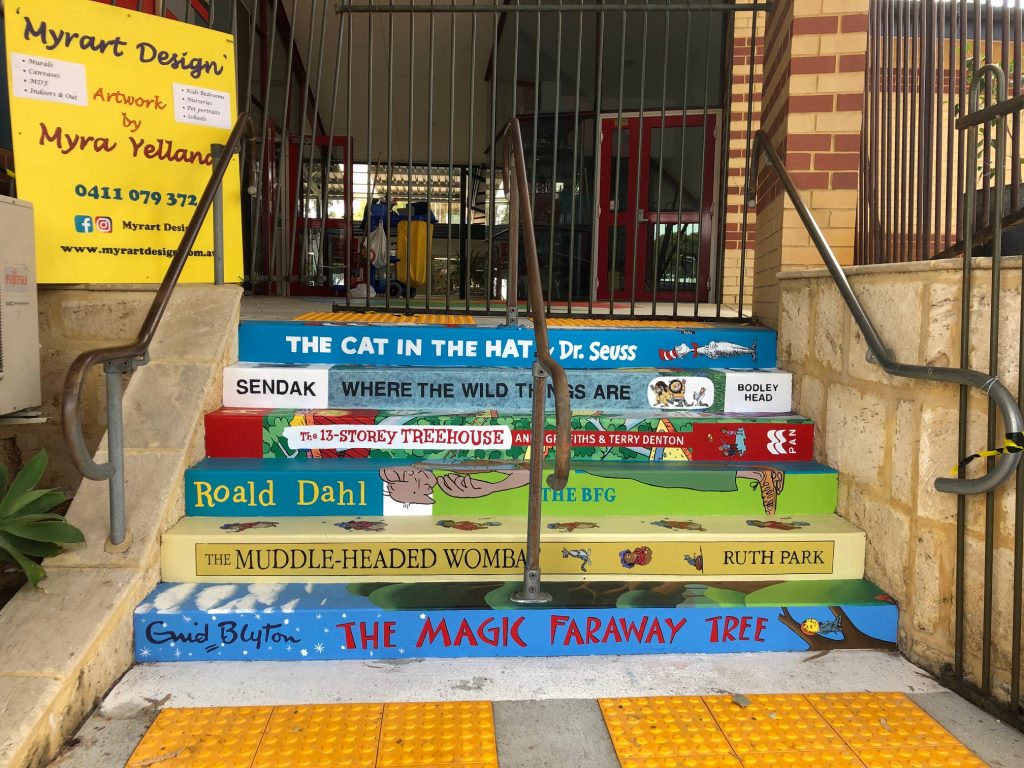 Library Steps – Liwara